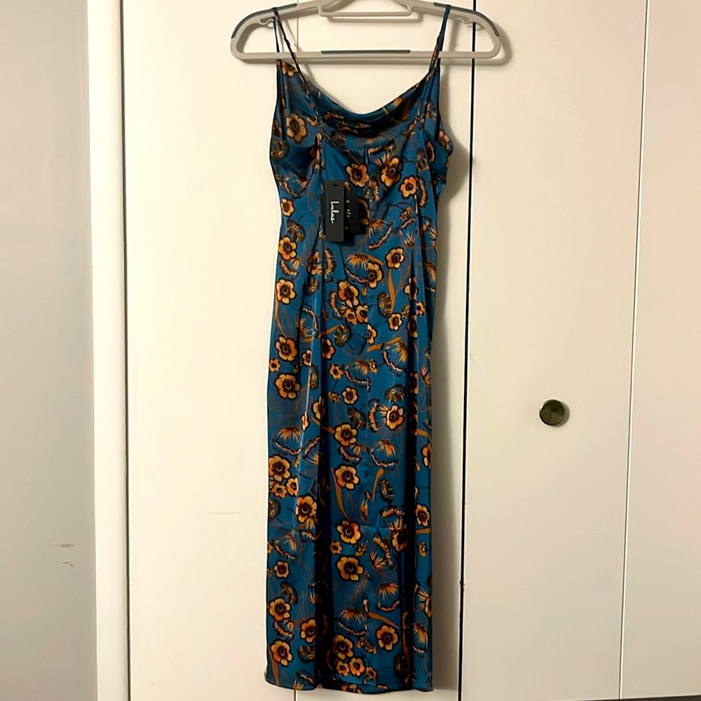 Lulu’s Hollywood Woman Teal Floral Satin Midi Dress